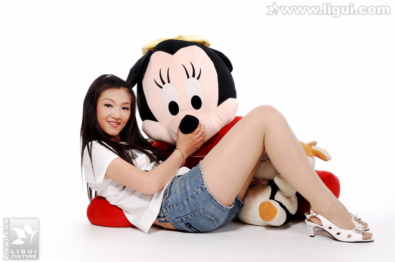 Xiaoqian and the doll