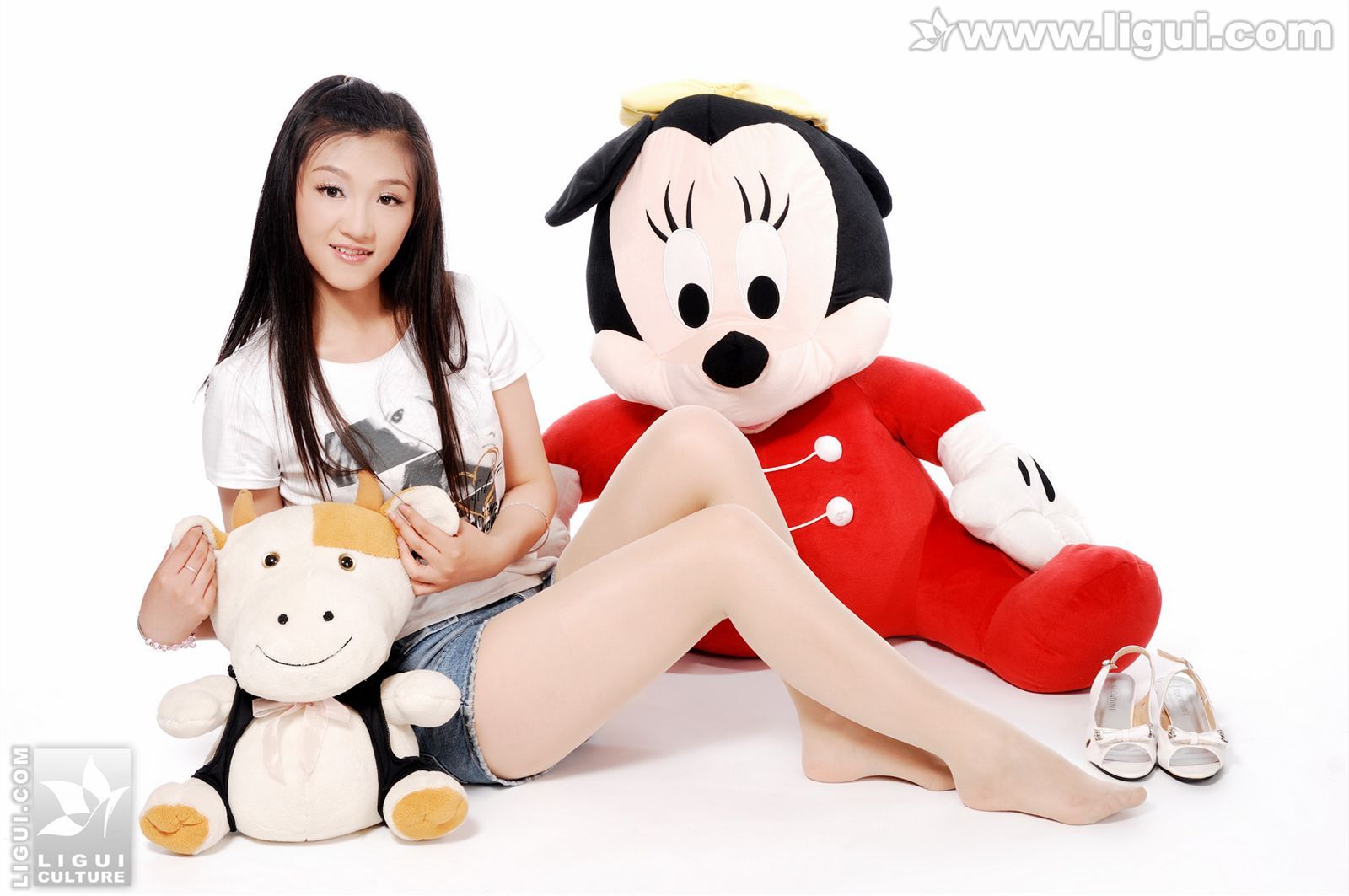 Xiaoqian and the doll