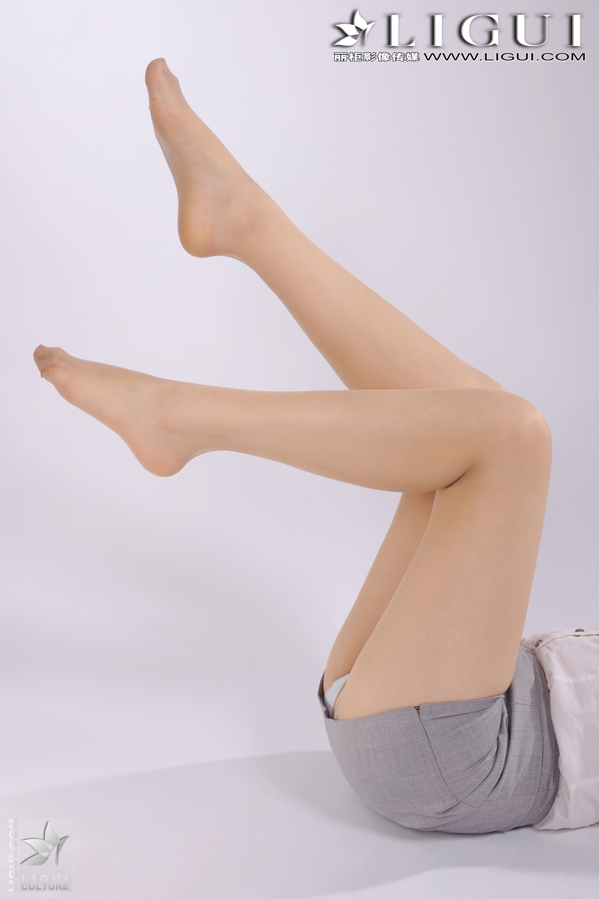 Model文靜 女教師的絲襪誘惑[LIGUI] 丽贵套图[06-10]