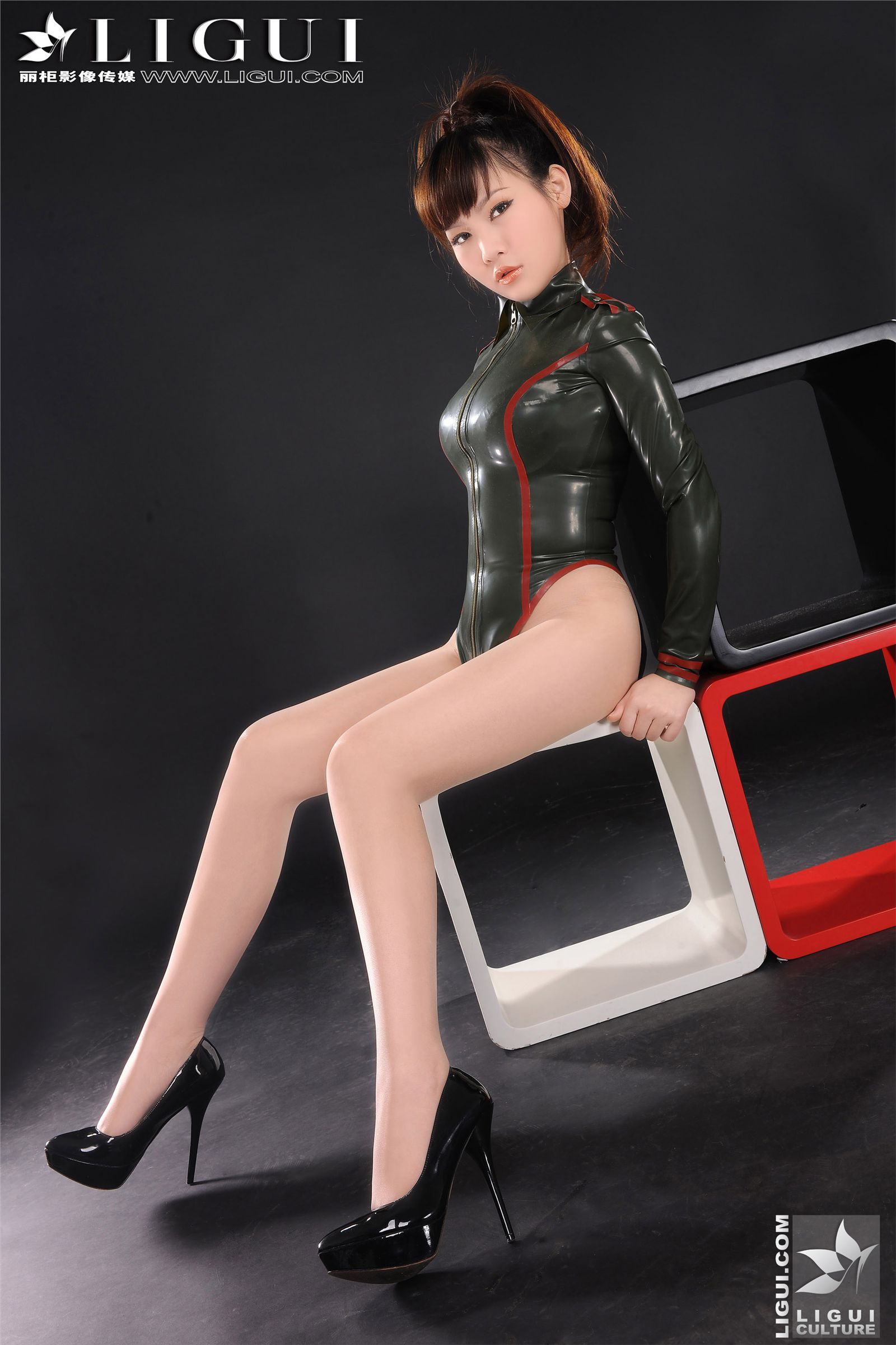 [Ligui] 丽柜 2011-12-30 新款性感女軍服 (上) - Model 文静