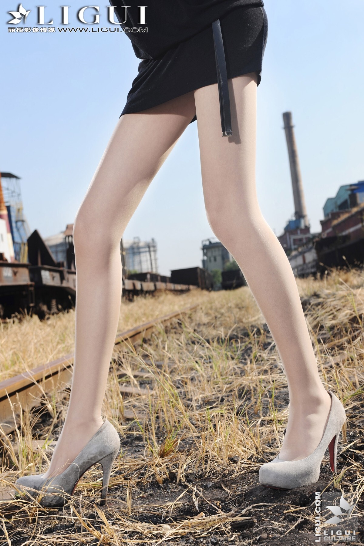 [丽柜]ligui 小镇火车站的美腿诱惑 Model-文欣