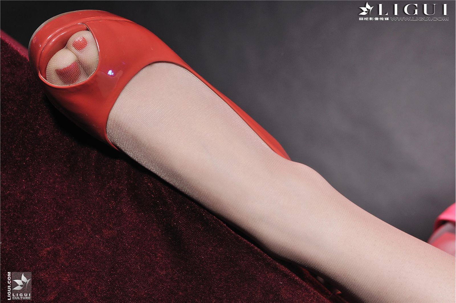[Li cabinet] 20130219 online beauty model Chenchen domestic silk stockings beauty