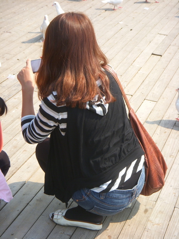 [outdoor Street Photo] on August 6, 2013, I met a beautiful black silk girl in the park