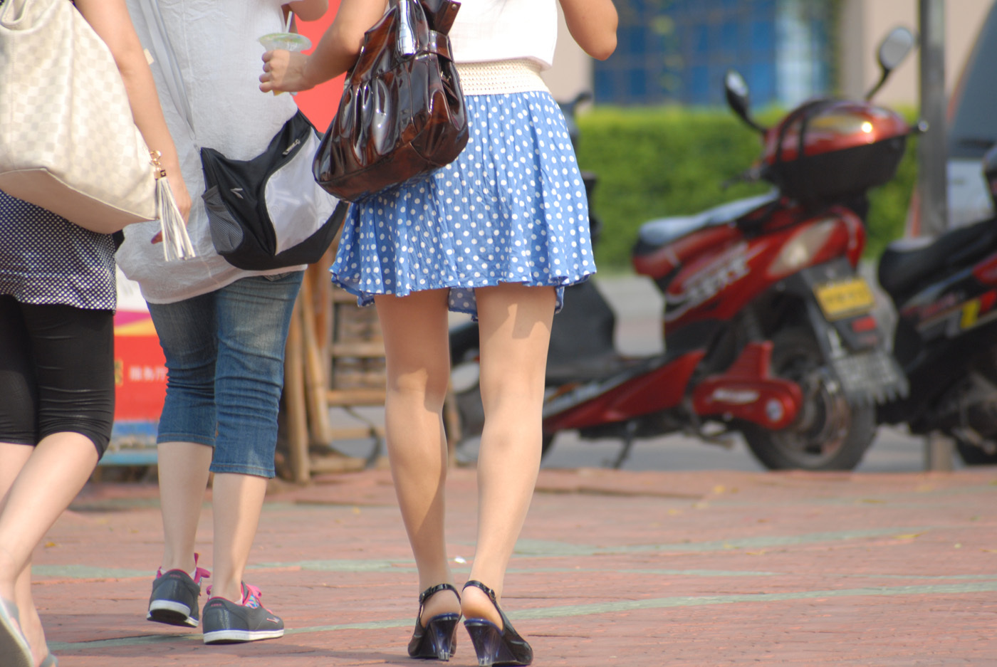 [outdoor Street Photo] on August 5, 2013, I followed her for a long time and finally showed up