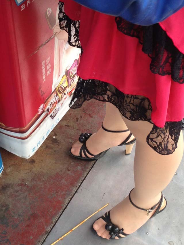 [outdoor Street Photo] 2013.07.31 super thin shredded pork with black heels!