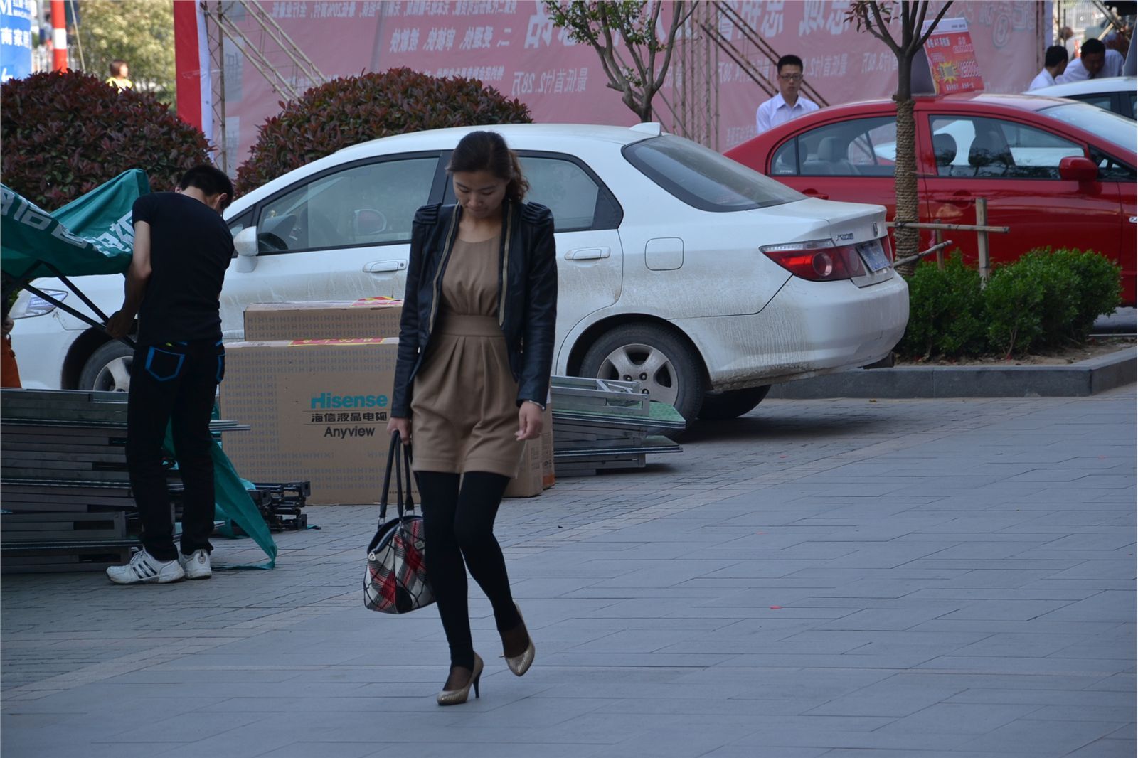 [outdoor Street Photo] 2013.08.01 beauty in a hurry to work