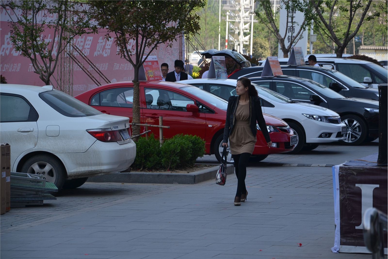 [outdoor Street Photo] 2013.08.01 beauty in a hurry to work