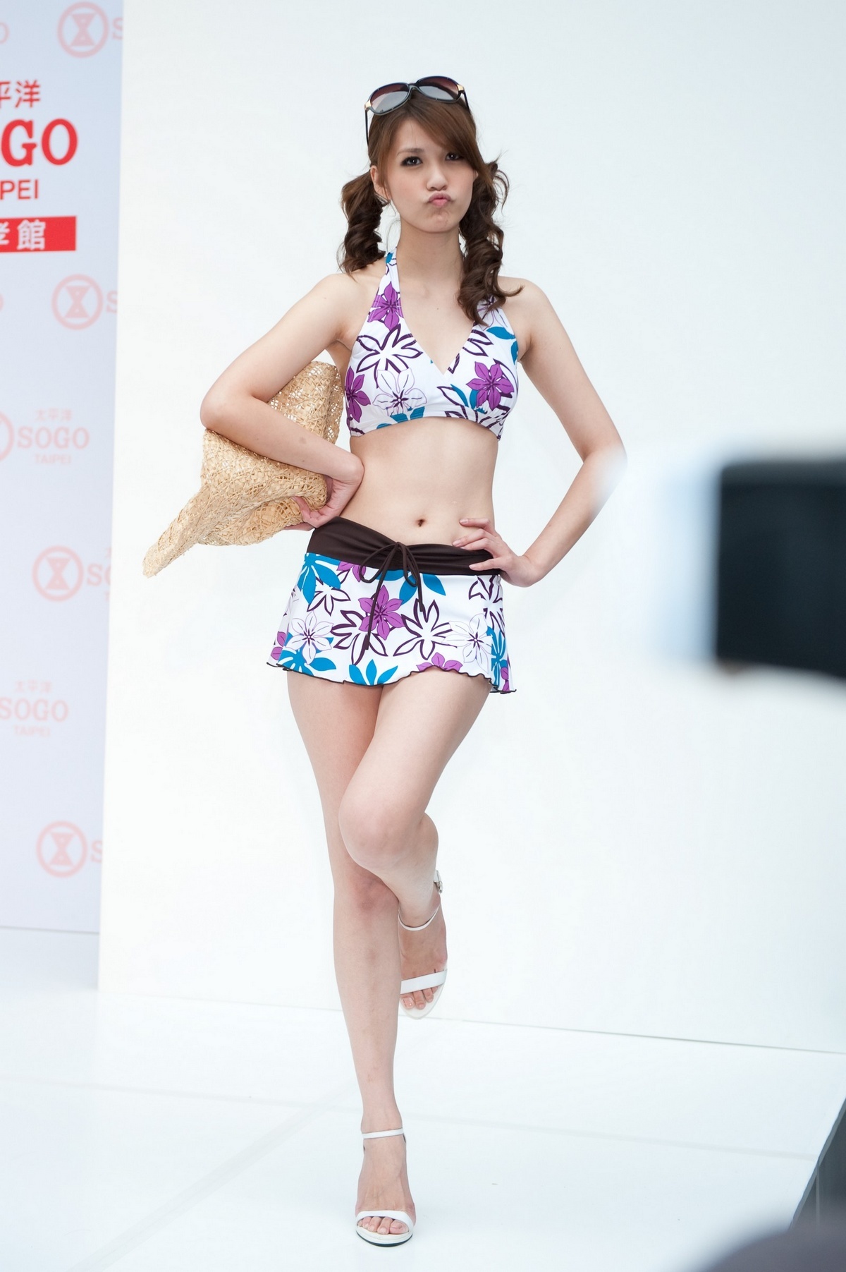 Pacific SOGO swim suit show Yilin Chen Kaijun Wu Yilin