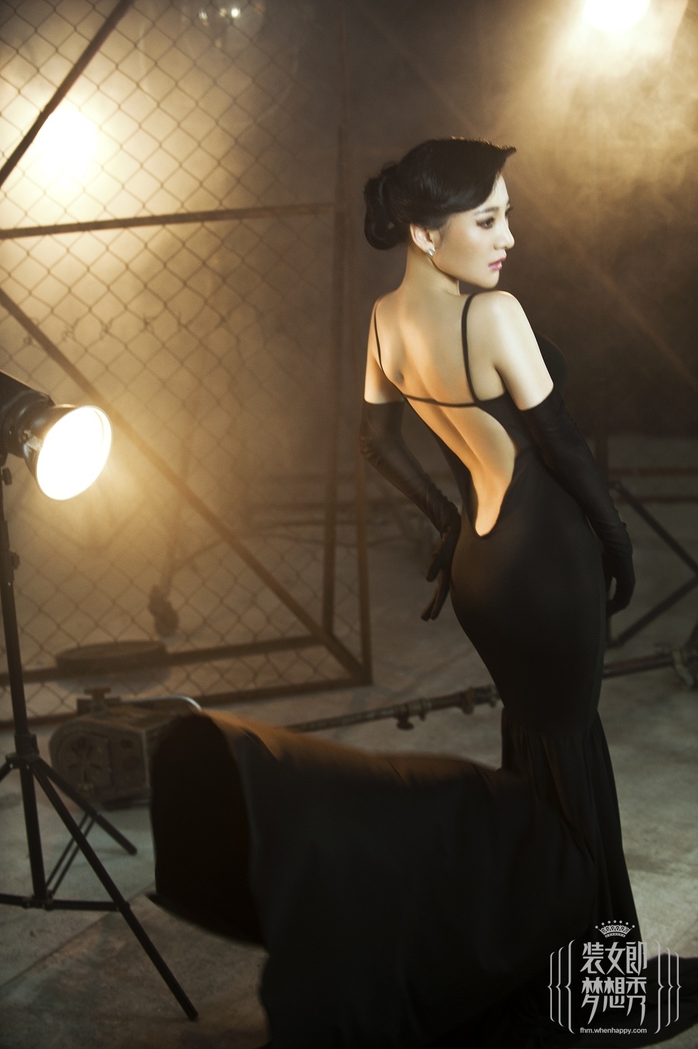 Wan Xiyuan: stunning dress girl behind the curtain