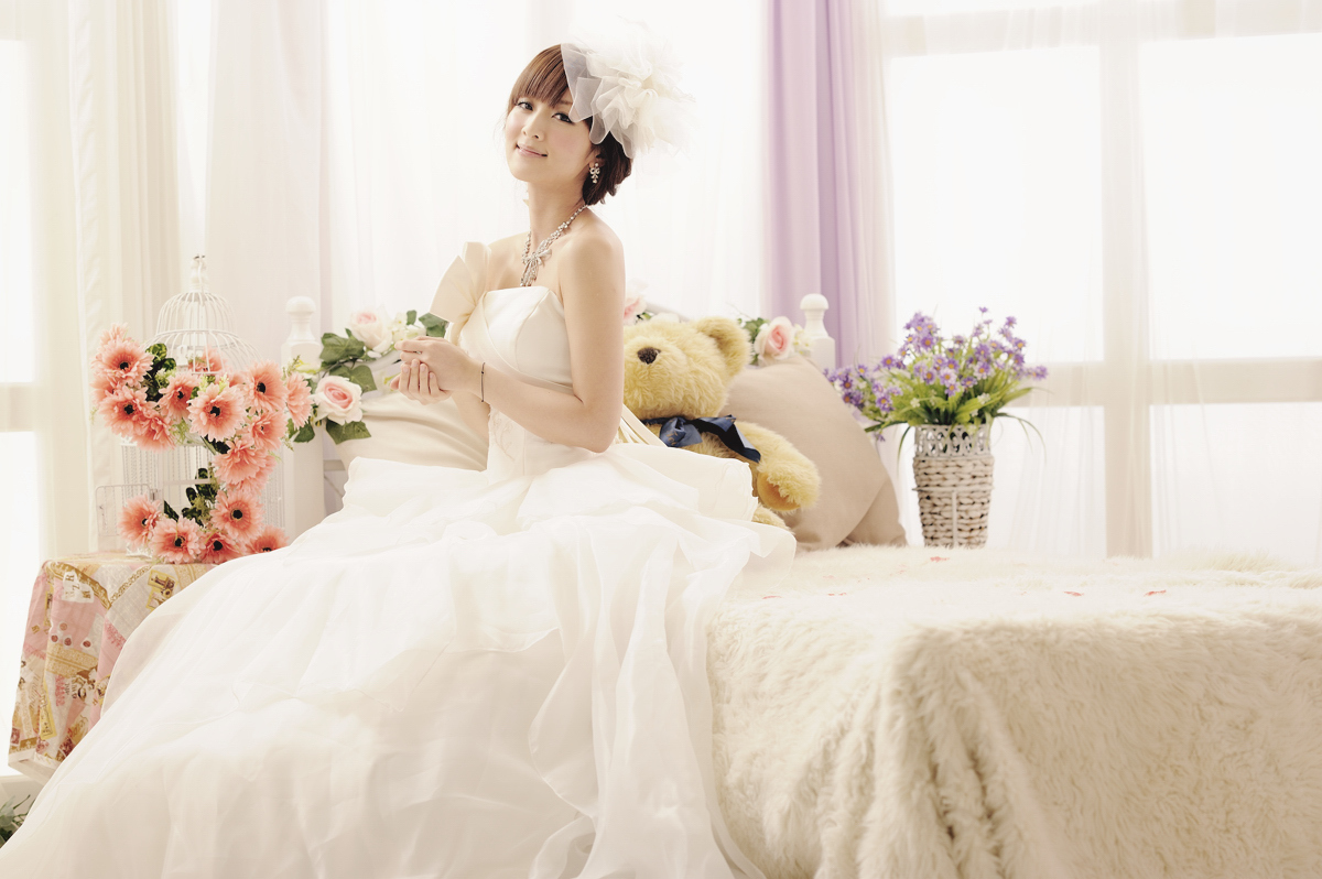 The latest picture of pure beauty in wedding dress on February 26, 2012