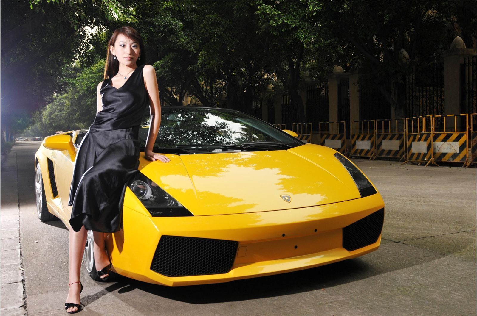 Super fragrant car beauty Bini's domestic high definition car model