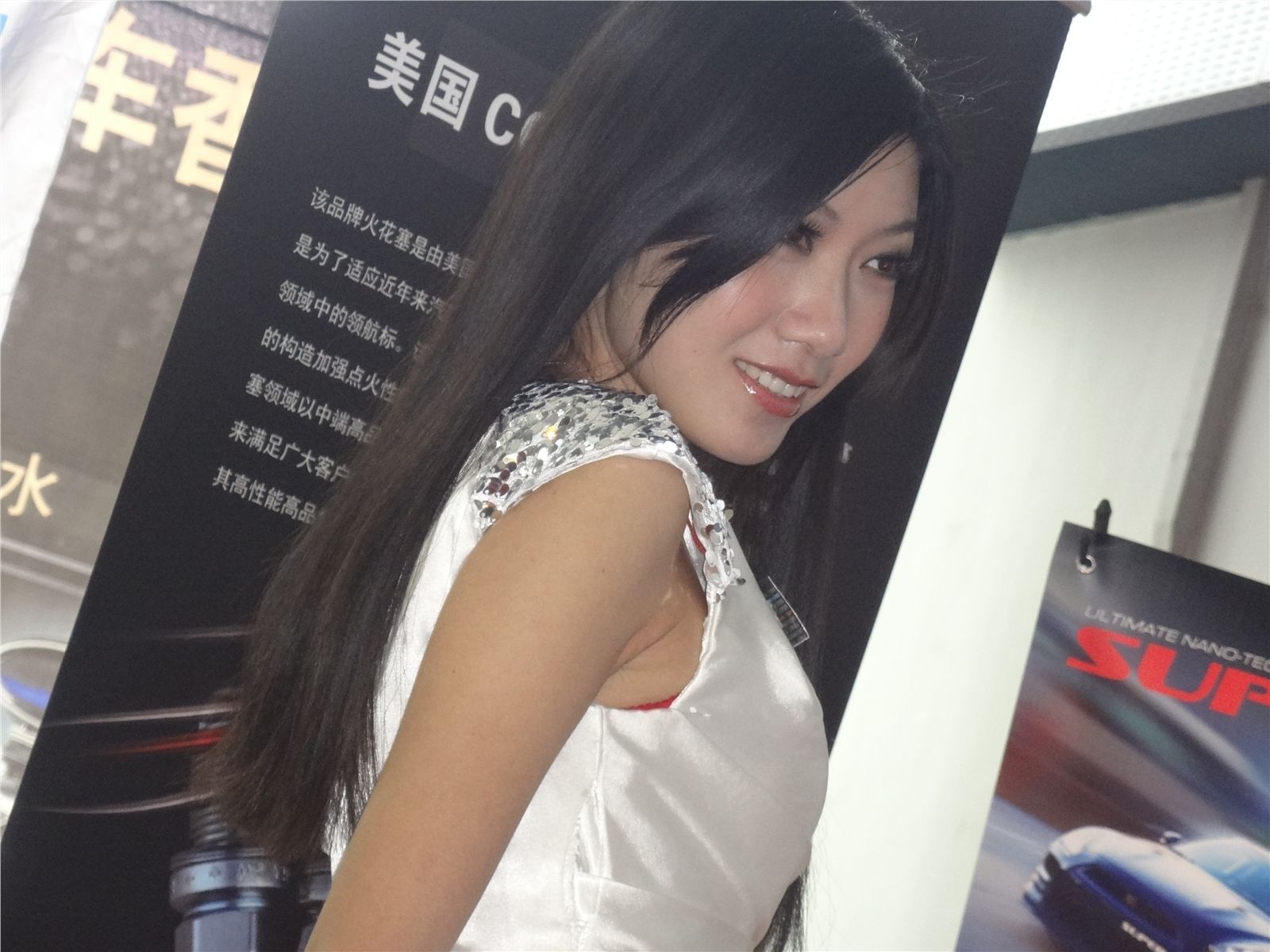 HD Photo of NO016 beauty model in Guangzhou Auto Show