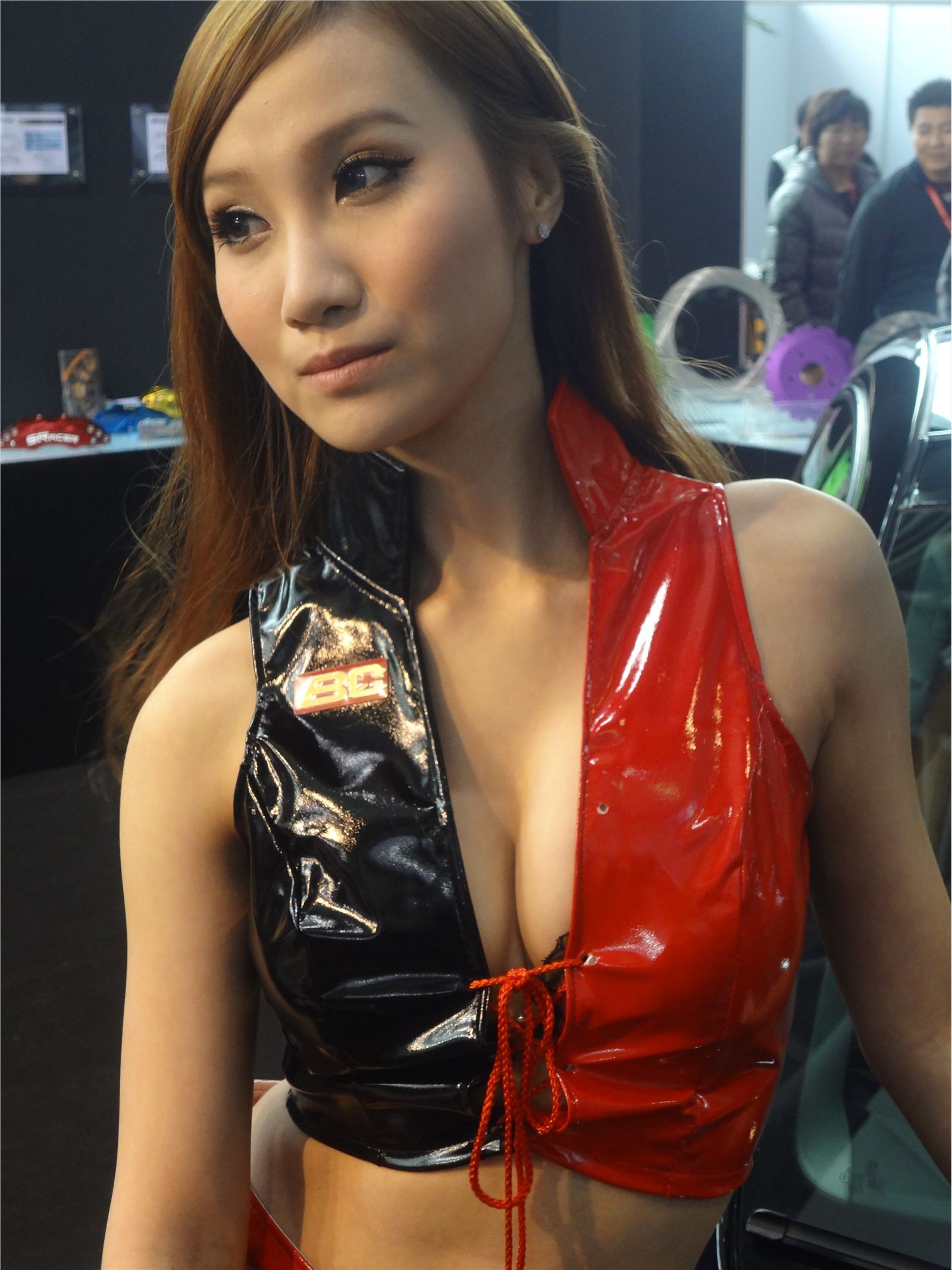 HD Photo of NO016 beauty model in Guangzhou Auto Show