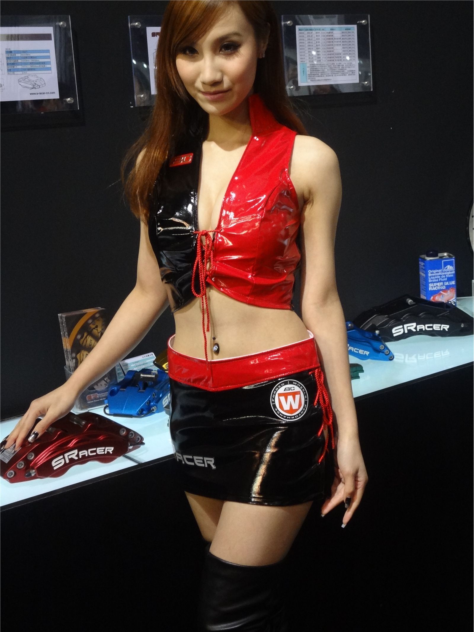 HD Photo of NO016 beauty model in Guangzhou Auto Show