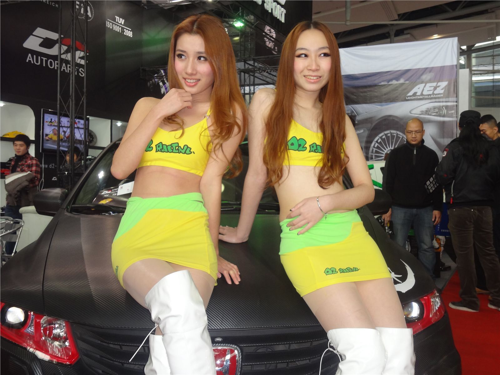 HD Photo of NO017 beauty model in Guangzhou Auto Show