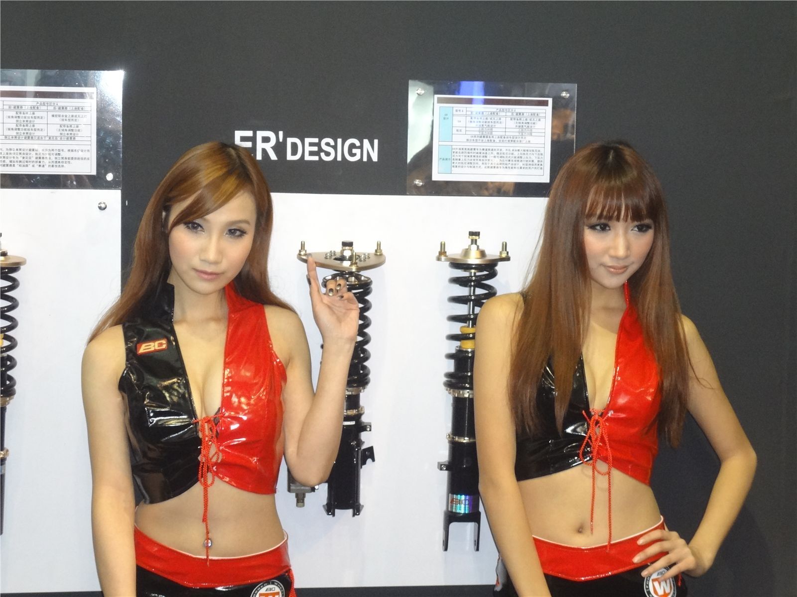 HD Photo of NO017 beauty model in Guangzhou Auto Show