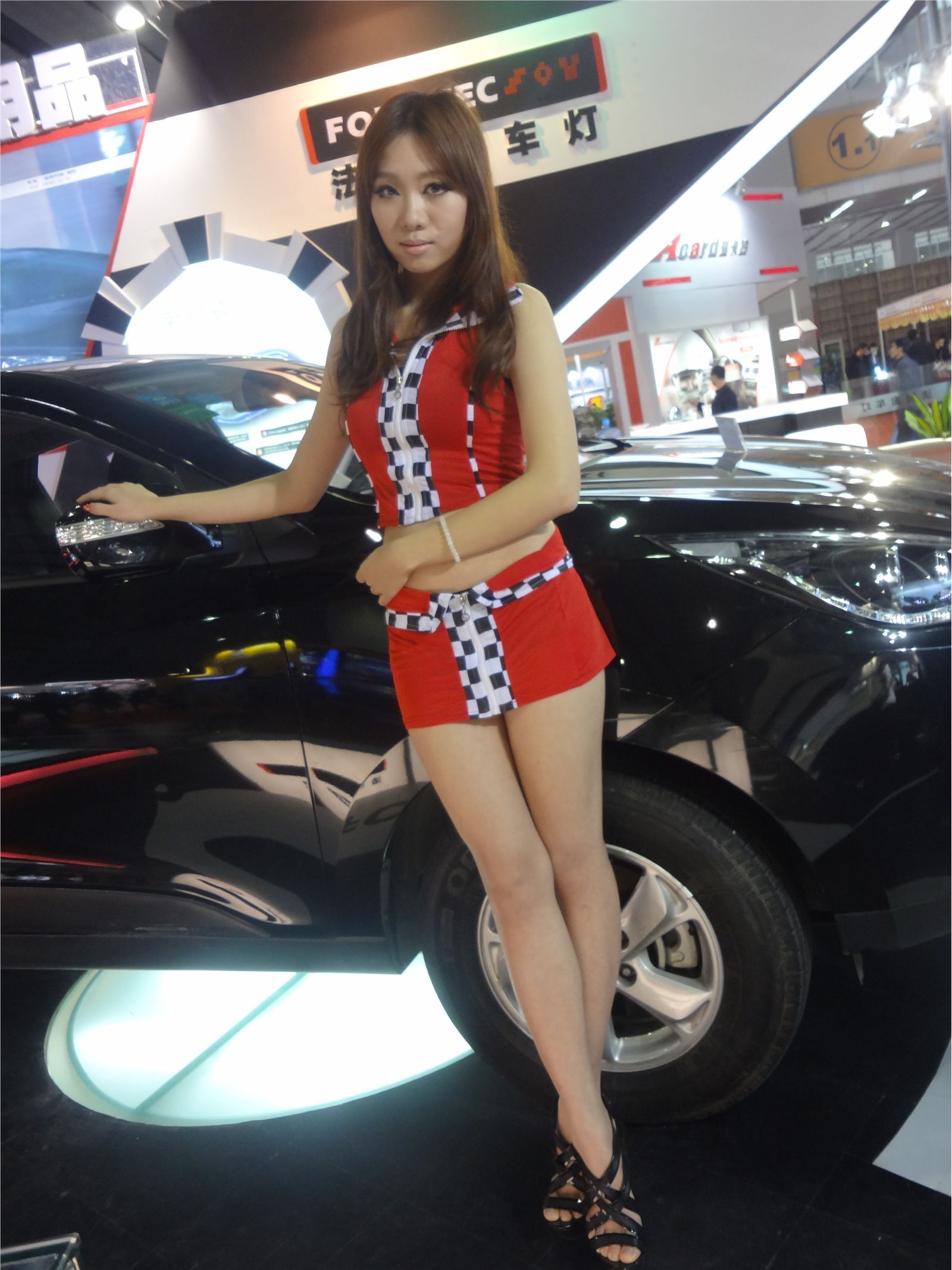 HD Photo of NO017 beauty model in Guangzhou Auto Show