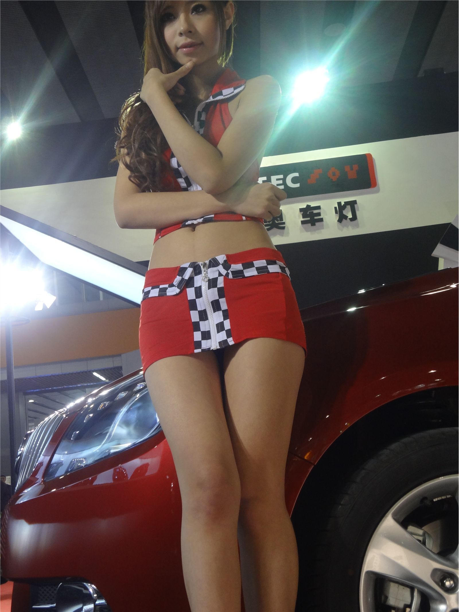 HD Photo of NO017 beauty model in Guangzhou Auto Show