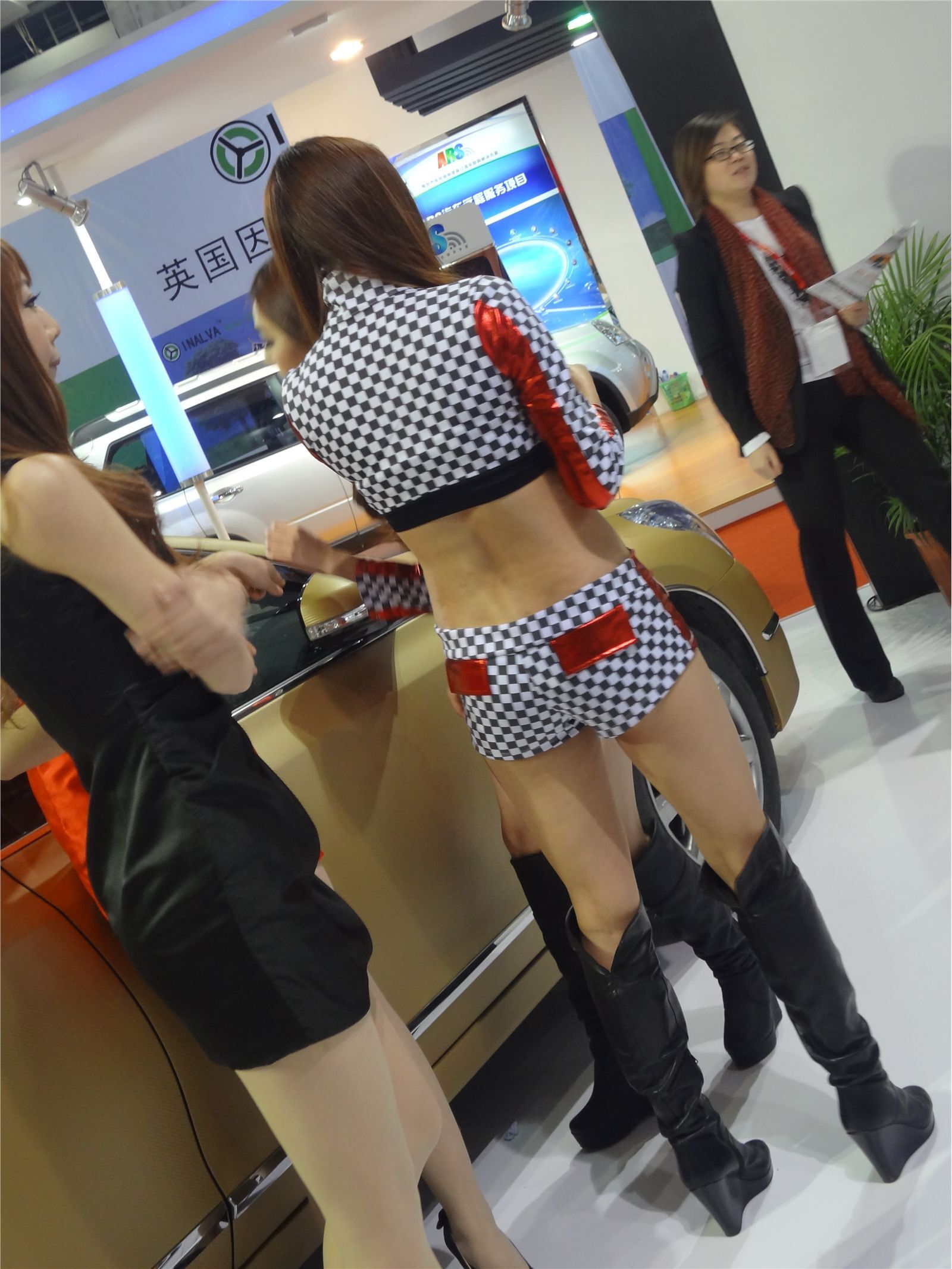 No232012 Guangzhou refitting auto show model domestic beauty model