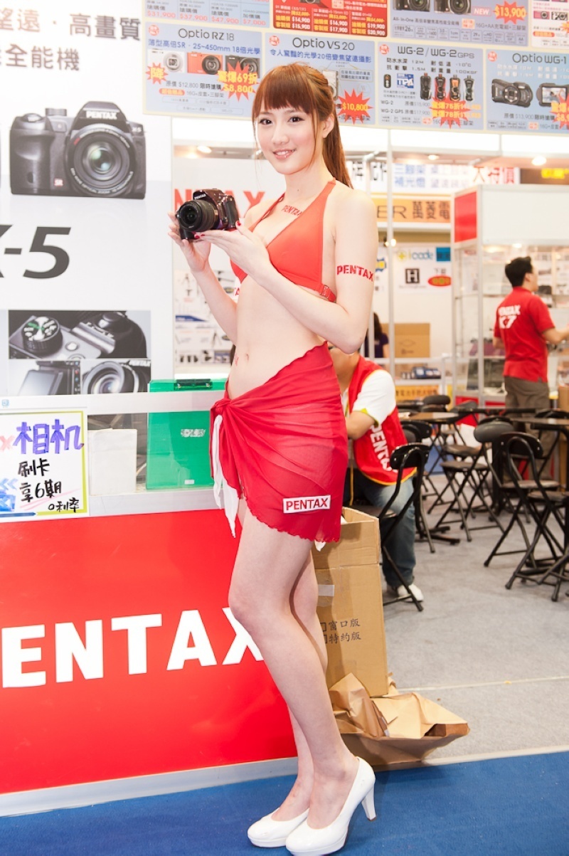 High definition pictures of domestic models in photography equipment exhibition