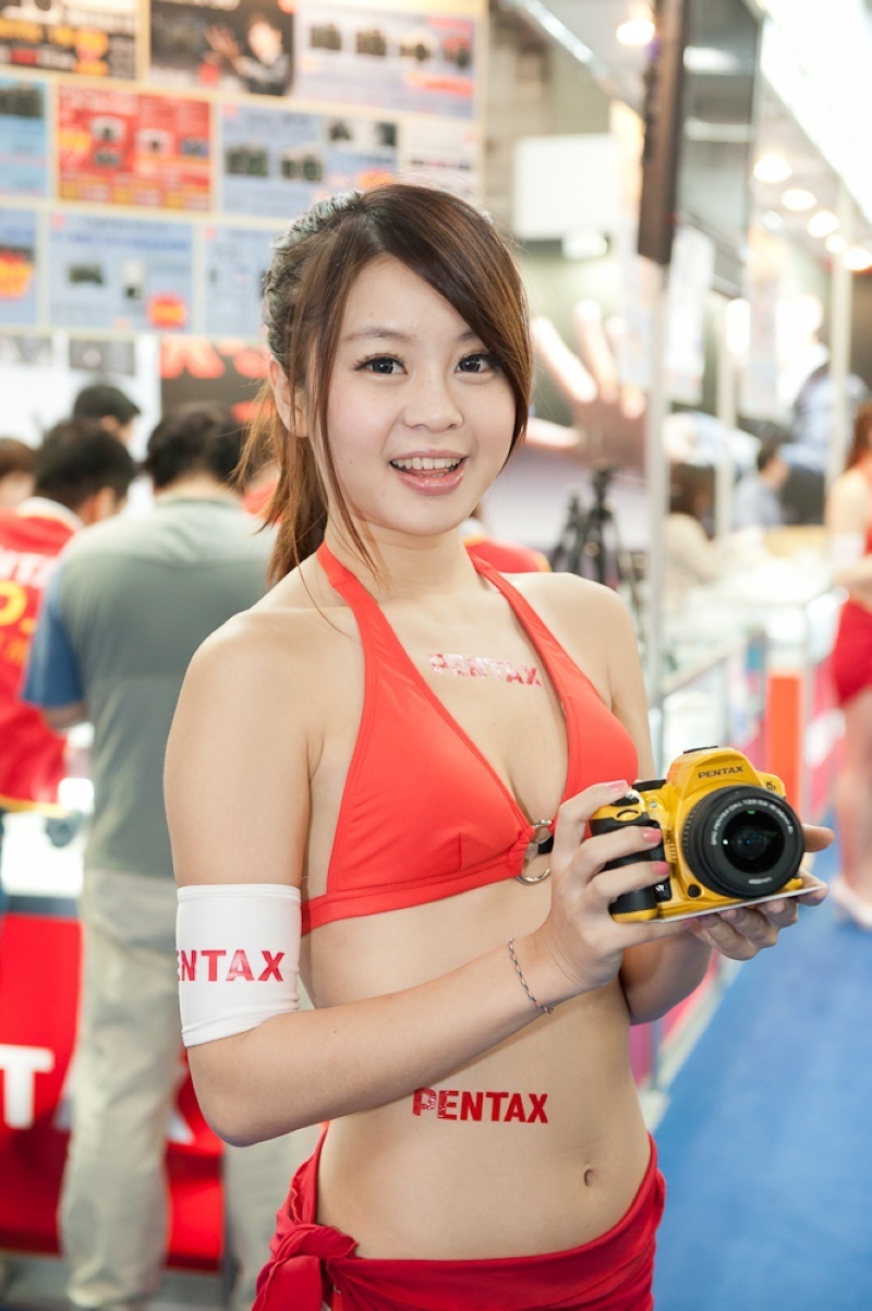 High definition pictures of domestic models in photography equipment exhibition