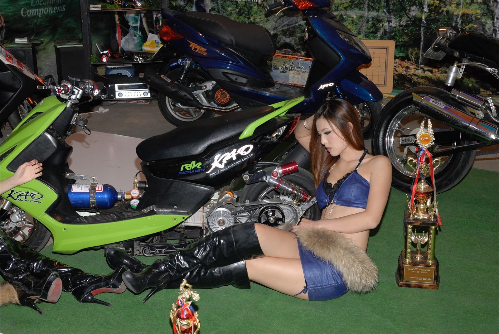 Beautiful car models in 2011 Taichung aircraft Auto Show