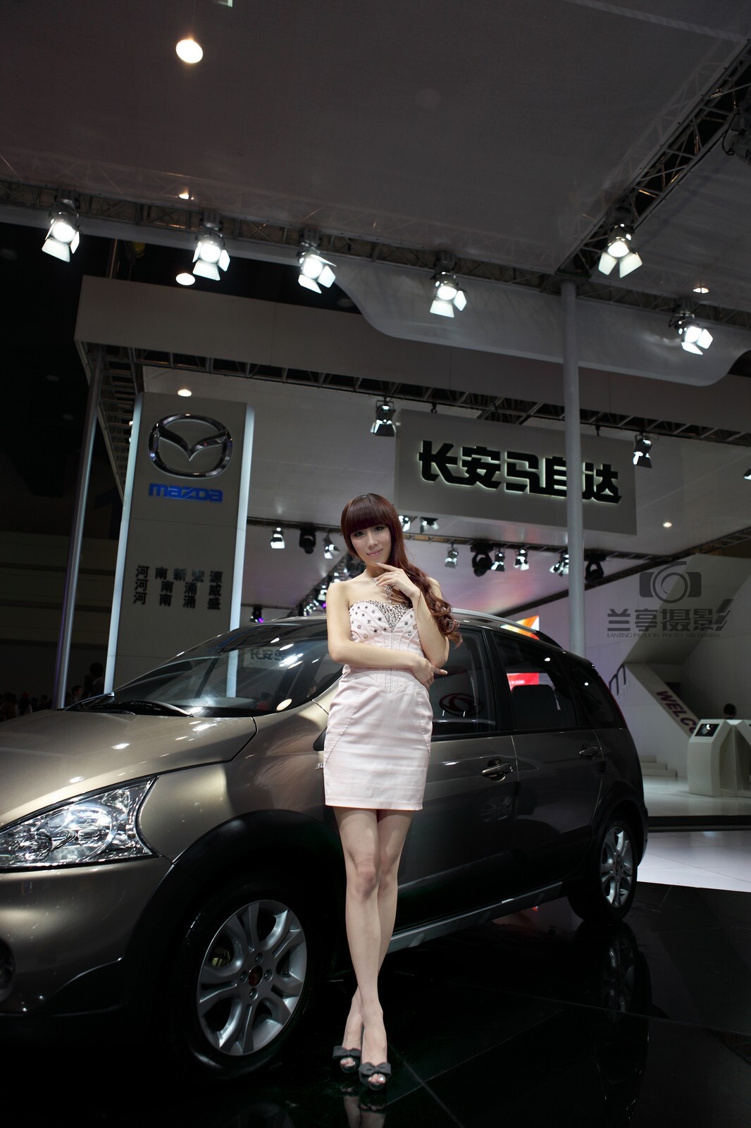 Beautiful car model of the 4th Zhengzhou International Auto Show