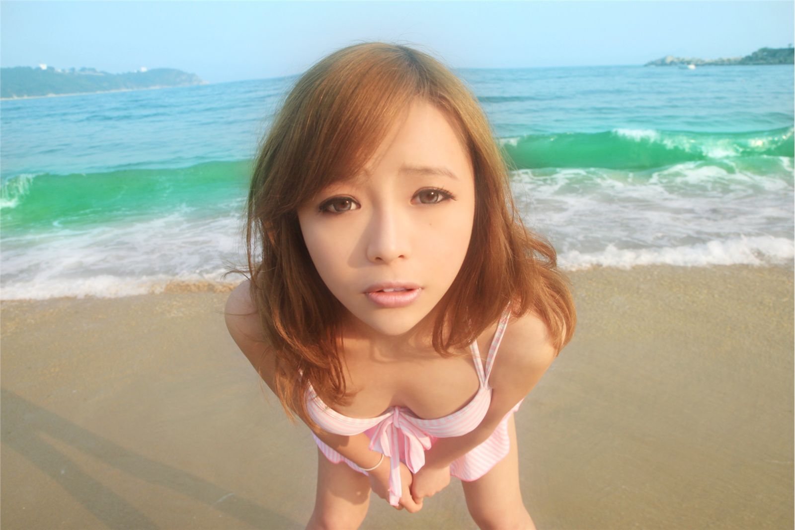 Post 90s oxygen girl Pei Ziqi beach Bini photo Beijing beauty artist HD Photo