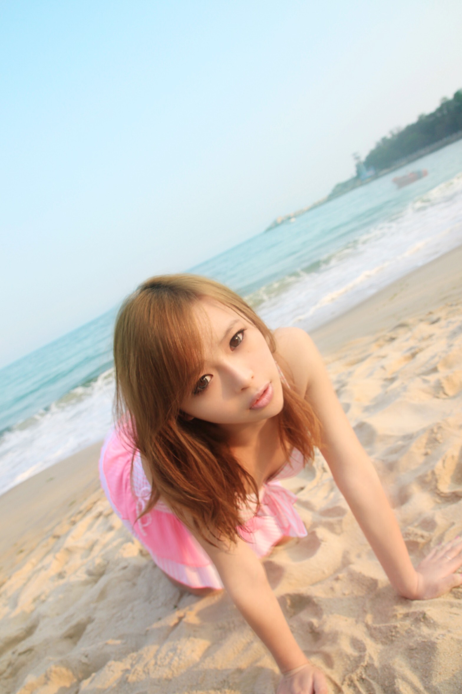 Post 90s oxygen girl Pei Ziqi beach Bini photo Beijing beauty artist HD Photo