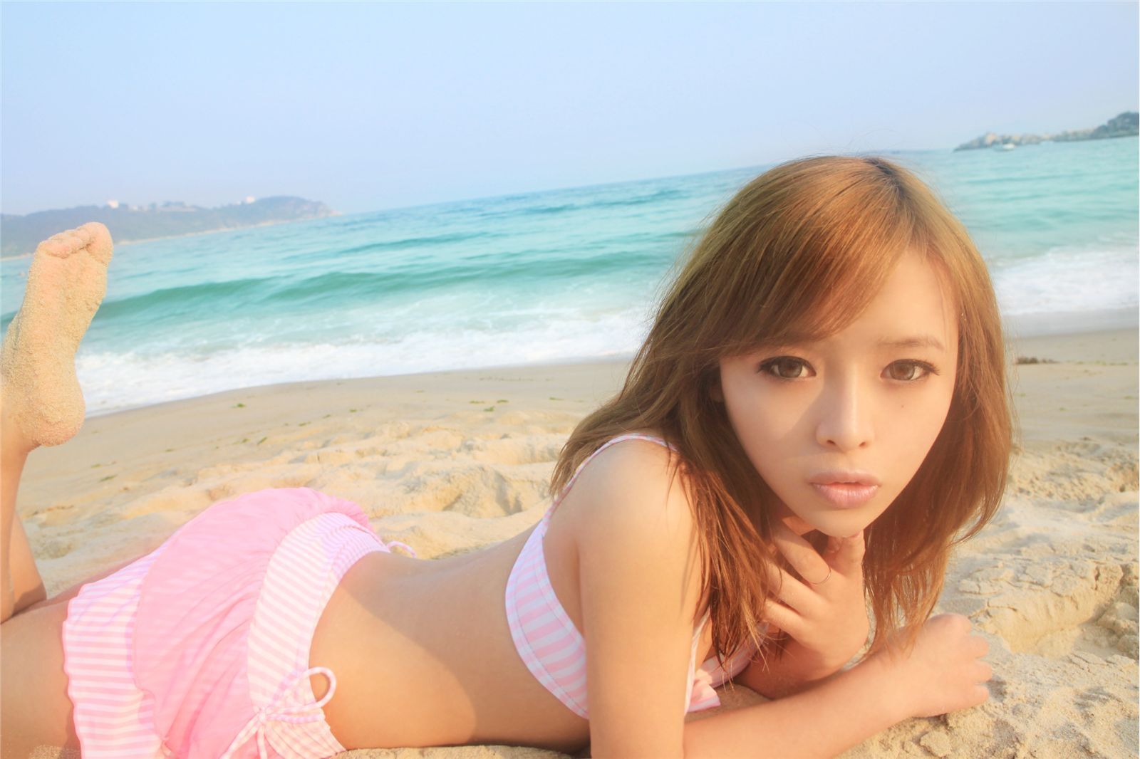 Post 90s oxygen girl Pei Ziqi beach Bini photo Beijing beauty artist HD Photo