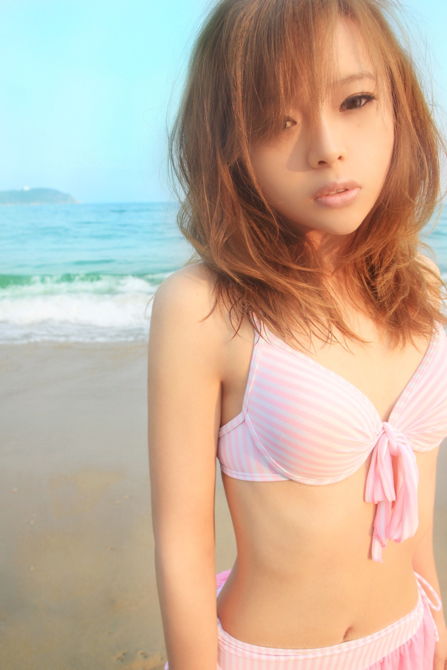 Post 90s oxygen girl Pei Ziqi beach Bini photo Beijing beauty artist HD Photo