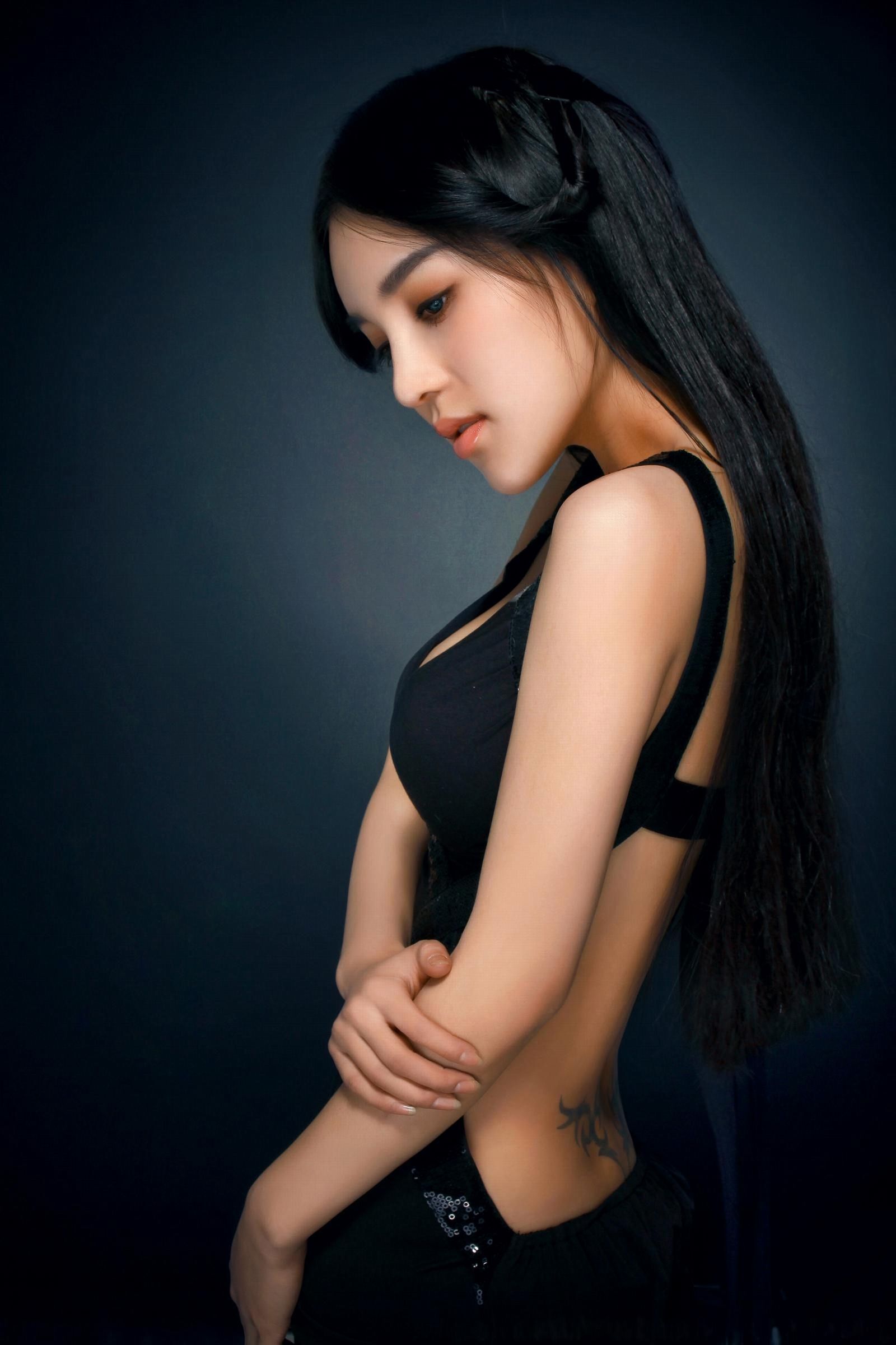 Shi Yiyi, the first half blood beauty graphic model on the Internet