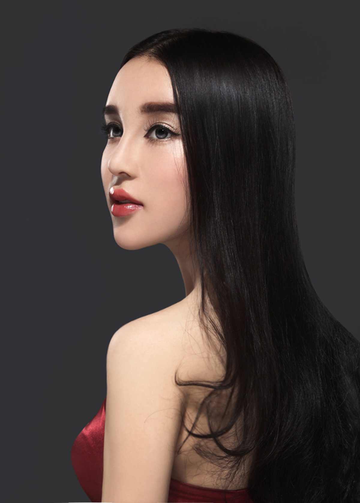 Shi Yiyi, the first half blood beauty graphic model on the Internet