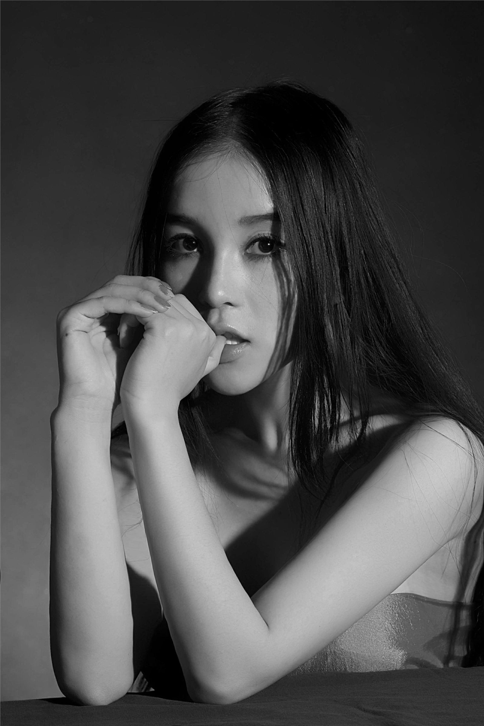 Shi Yiyi, the first half blood beauty graphic model on the Internet