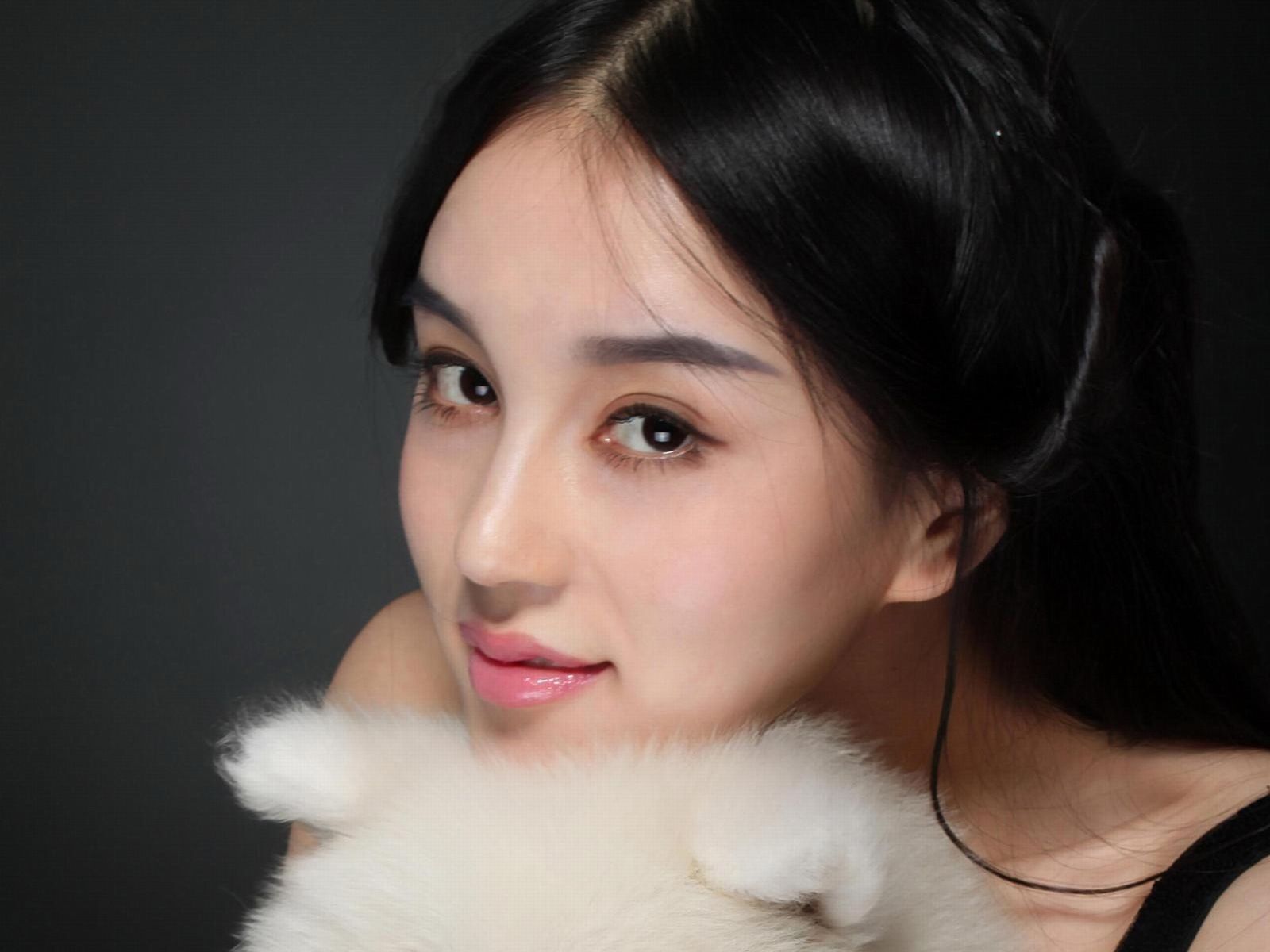 Shi Yiyi, the first half blood beauty graphic model on the Internet