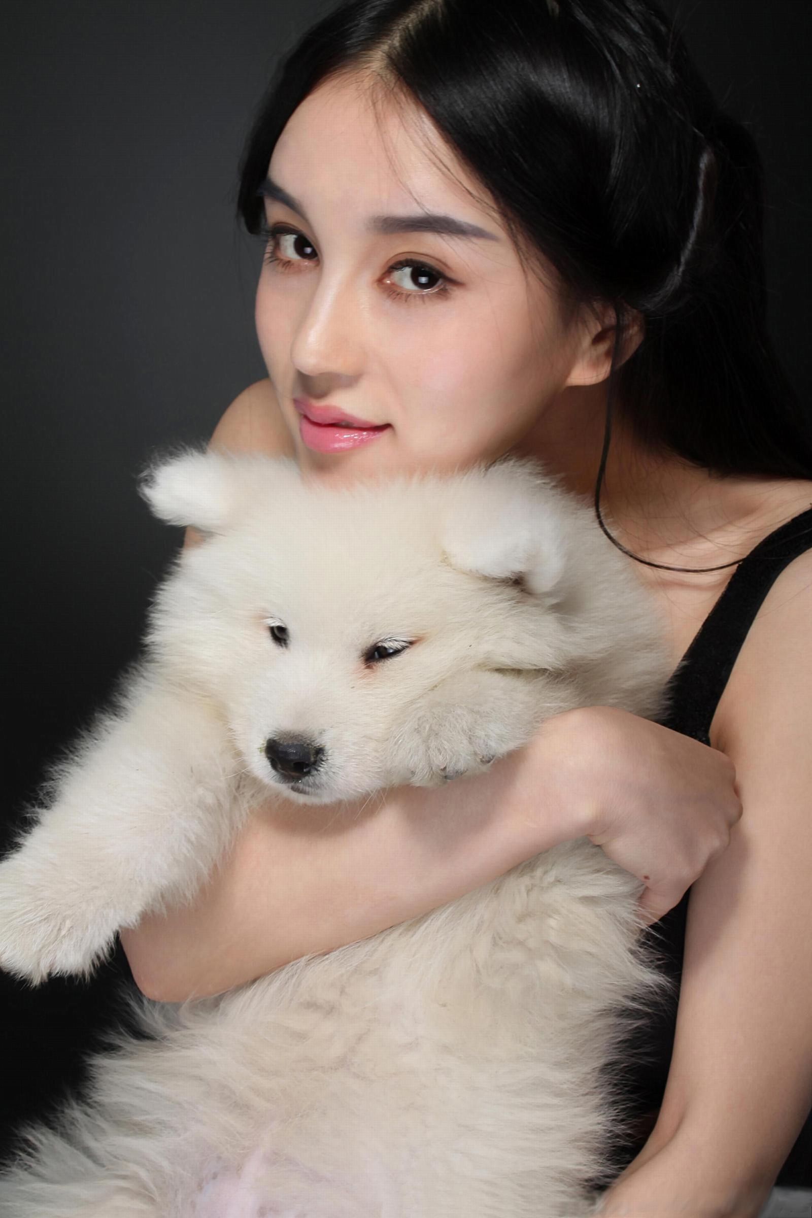 Shi Yiyi, the first half blood beauty graphic model on the Internet