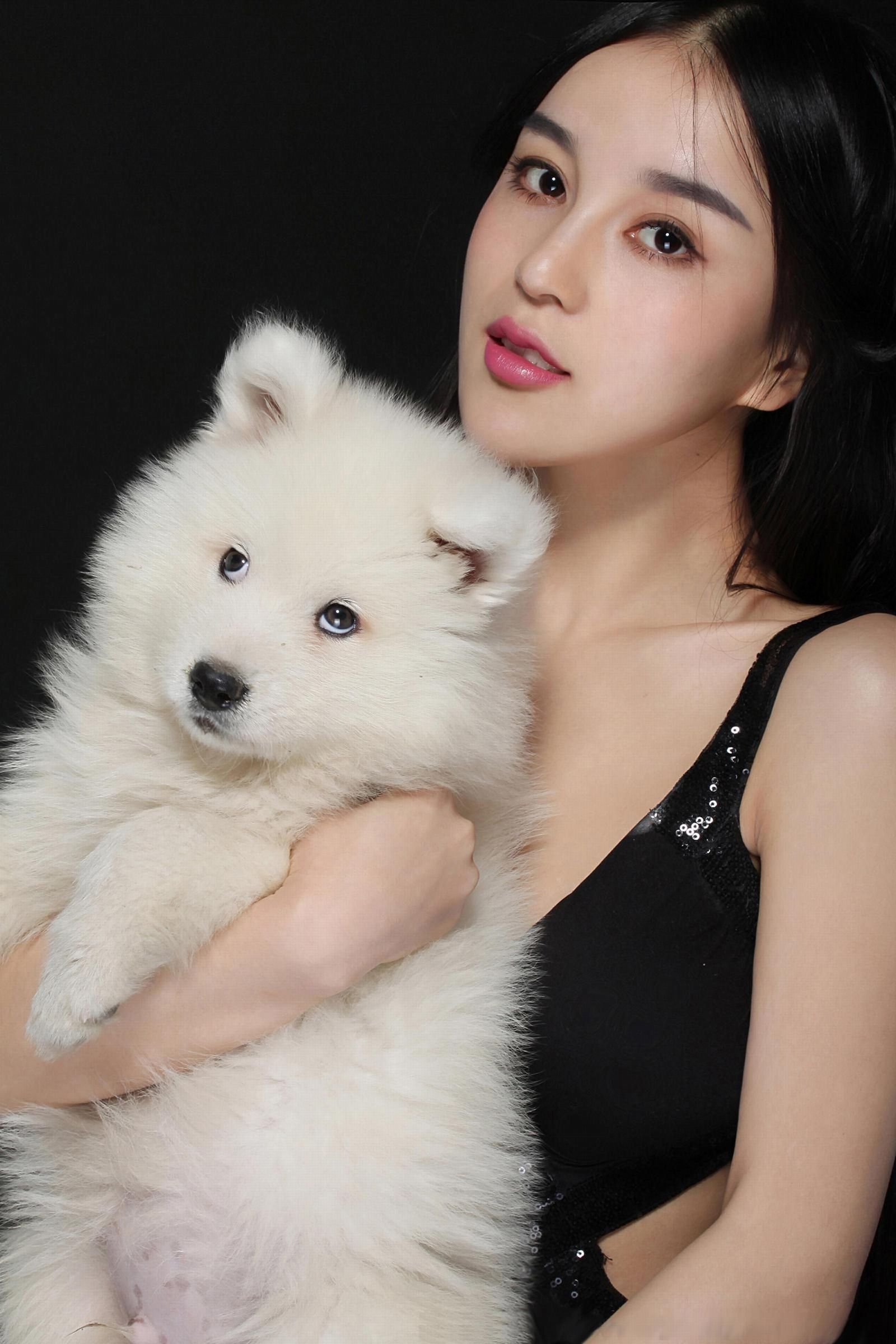 Shi Yiyi, the first half blood beauty graphic model on the Internet