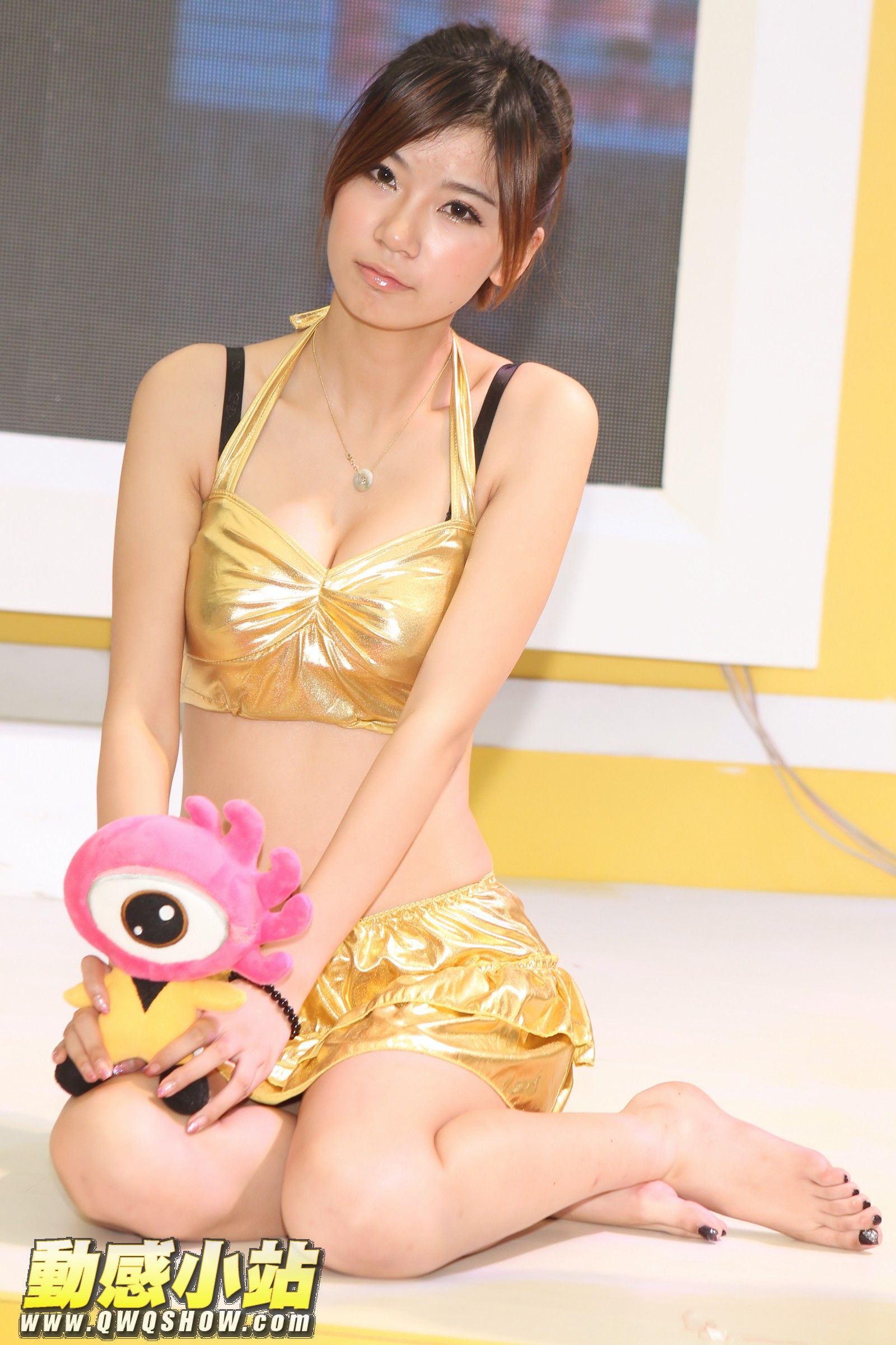 Hot girls dance video game show pptv Sina Weibo model dynamic star beauty model set