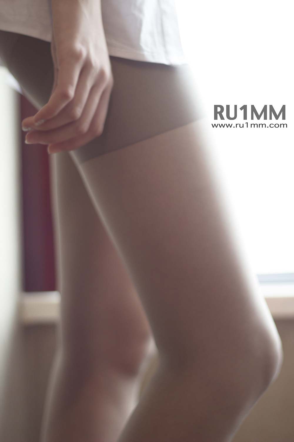 Ru1mm silk stockings tempt beautiful women