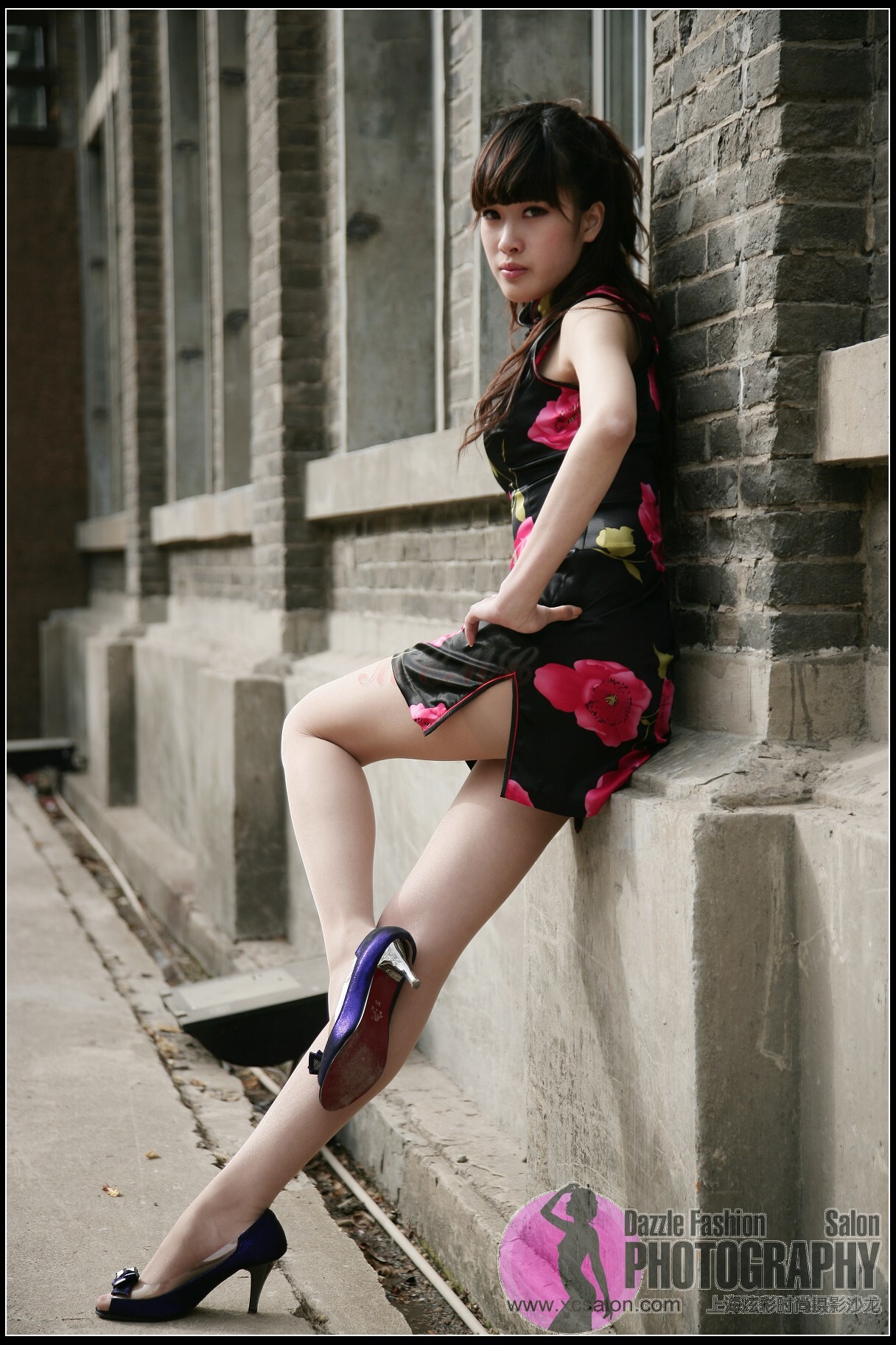 旗袍外拍 穿薄黑丝 透明旗袍 上海时尚摄影原创
