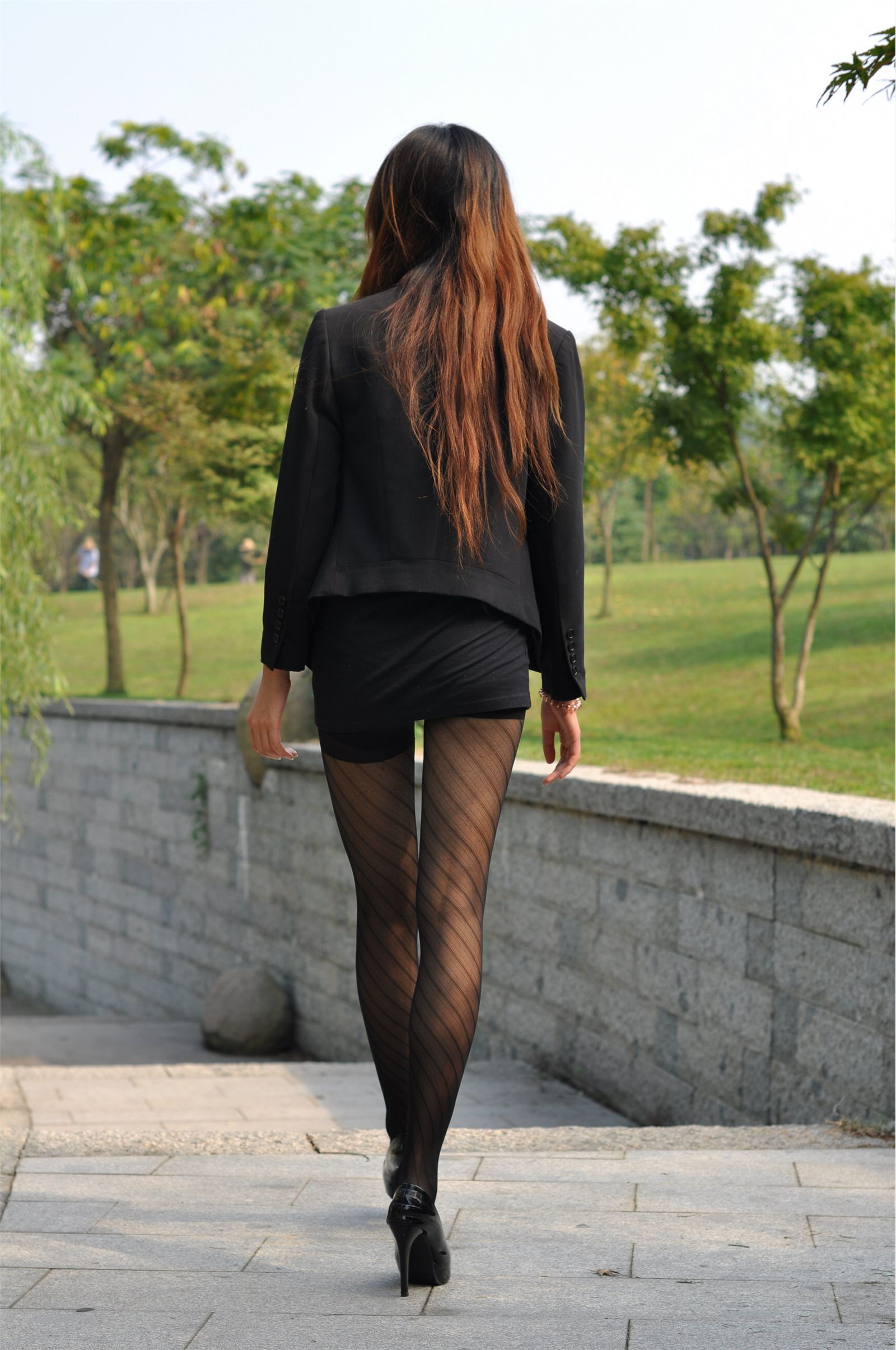 Silk dance VIP no.354 - Black diagonal striped stockings