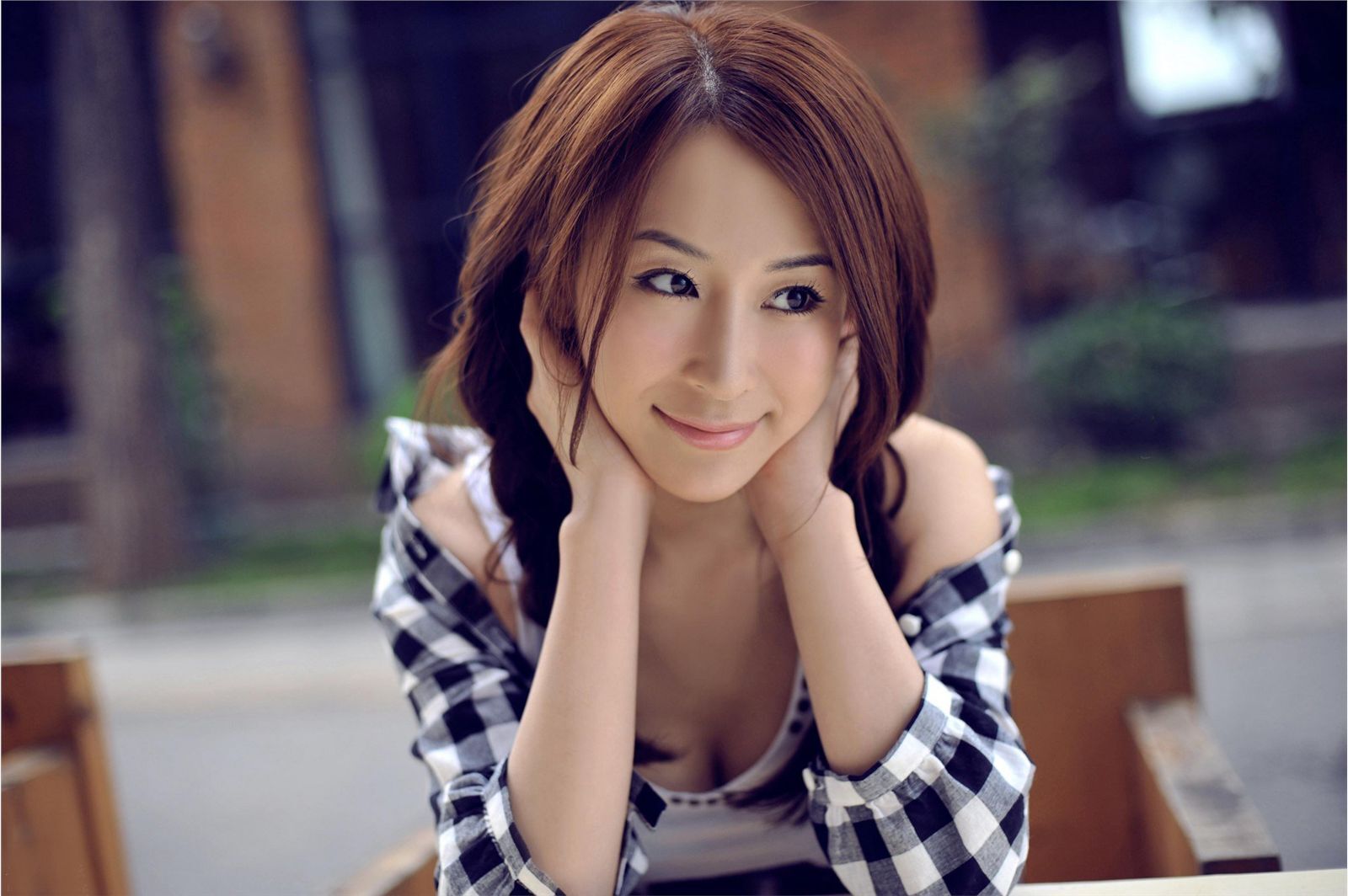 Movie star, advertising model - Li Aijia