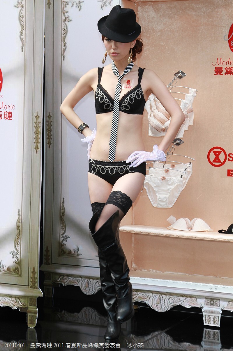 Zhongxiao SOGO + - + mandimalian underwear show at 2011 spring and summer new product launch meeting