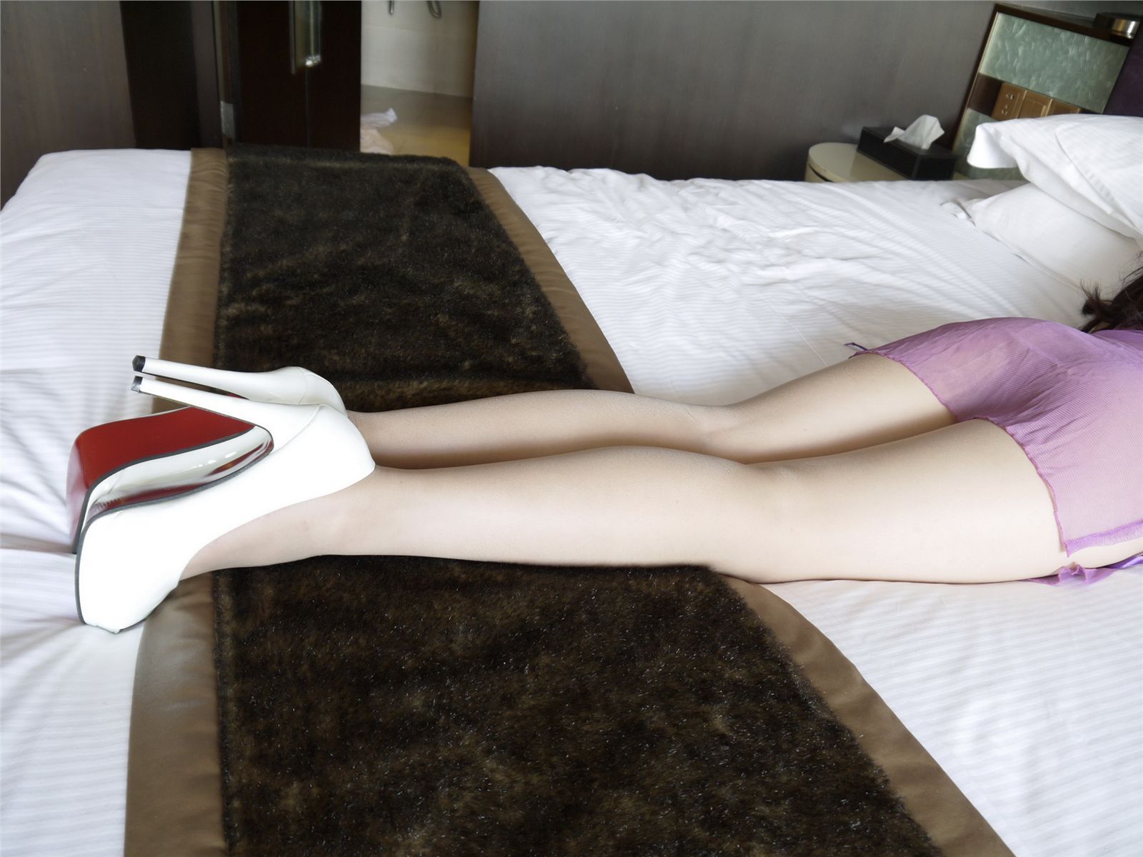 [online collection] on September 22, 2013, white Gao Mei's legs were wrapped in delicate shredded meat