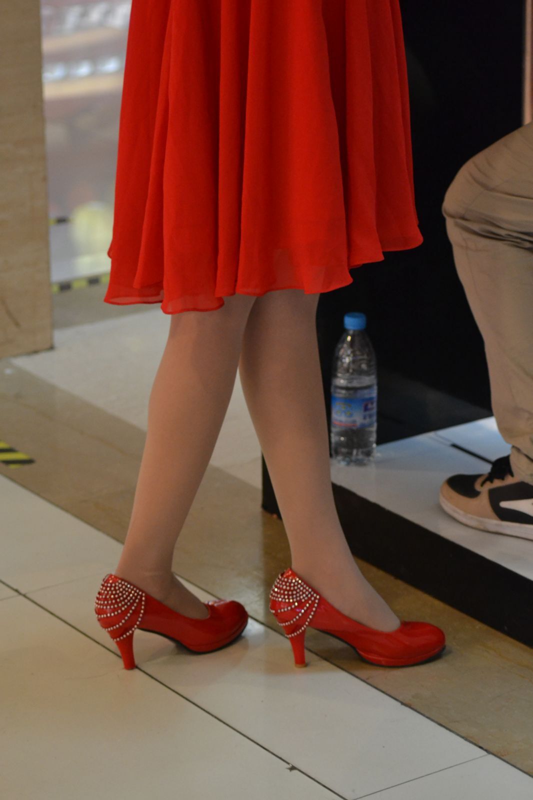 [online collection] 2013.09.10 red skirt, red high heel