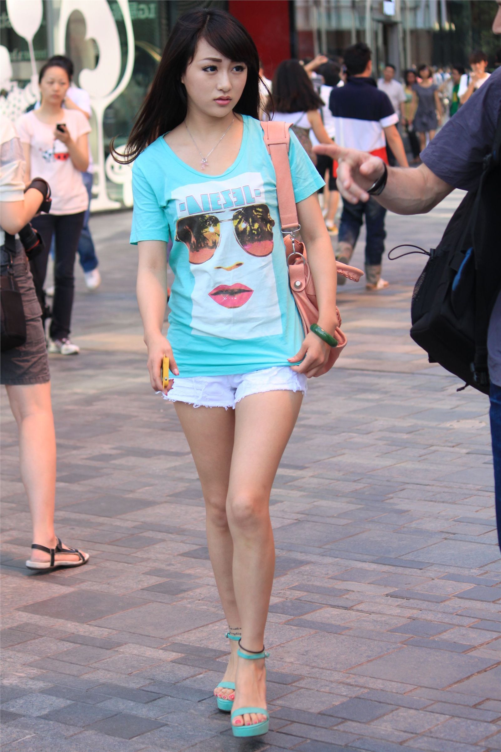 [outdoor Street Photo] the most beautiful woman in the street on November 7, 2013