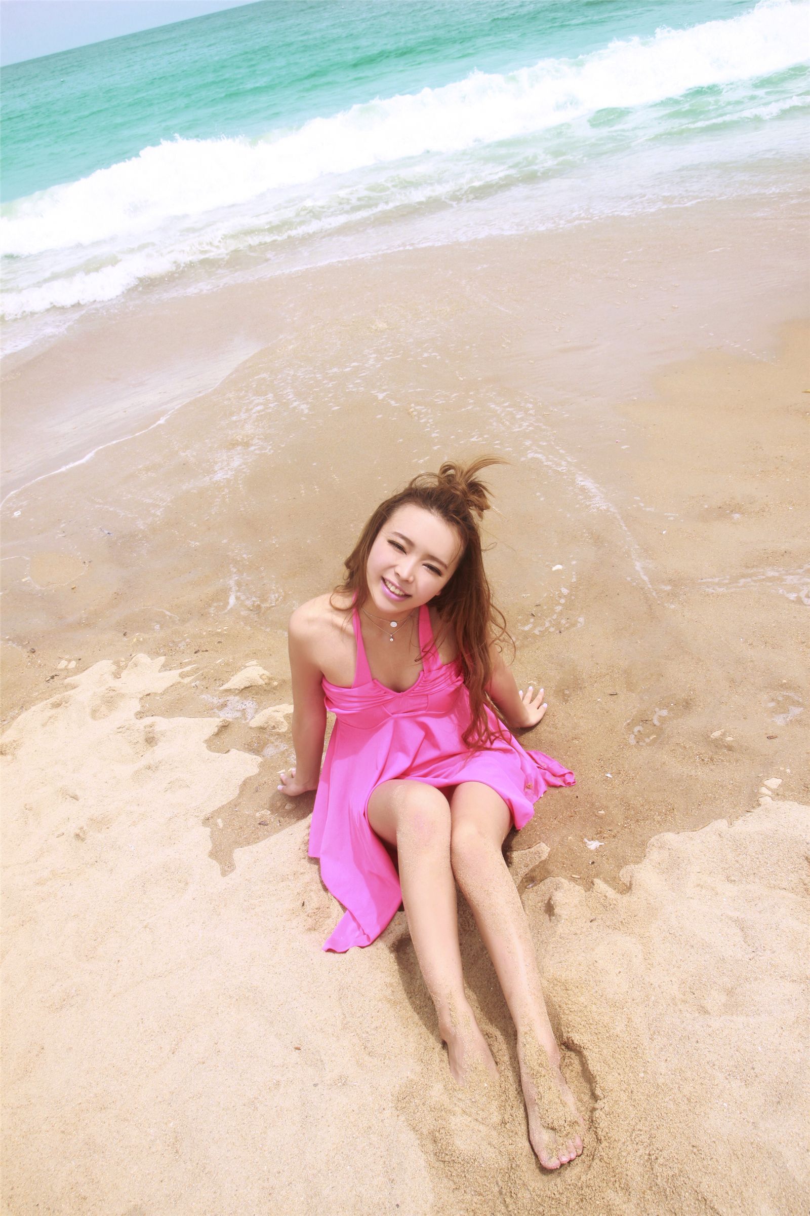 Pei Ziqi Beach Sexy outdoor shooting hot pink Bini cute girl fit