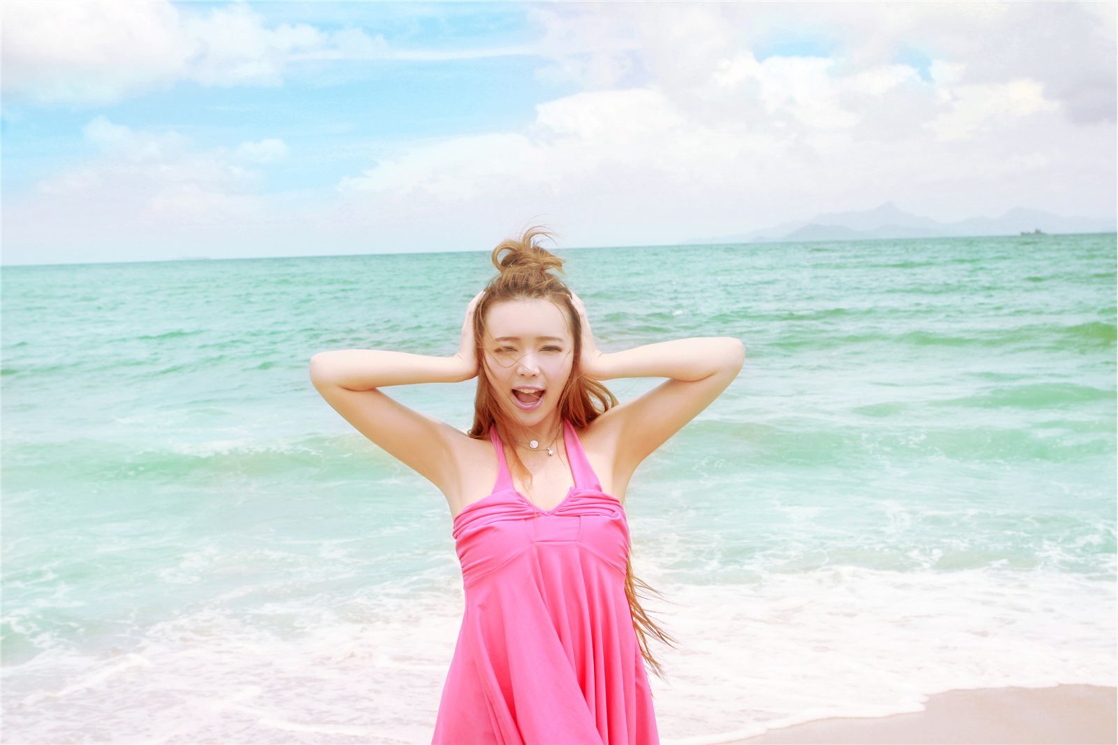 Pei Ziqi Beach Sexy outdoor shooting hot pink Bini cute girl fit