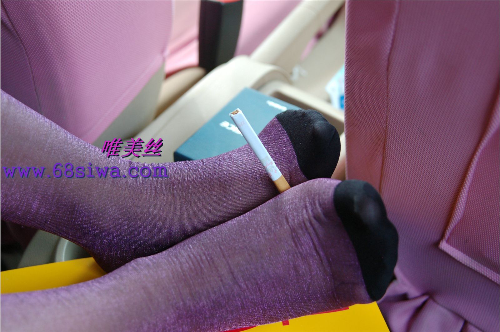 Pictures of Lulu's domestic silk feet and legs