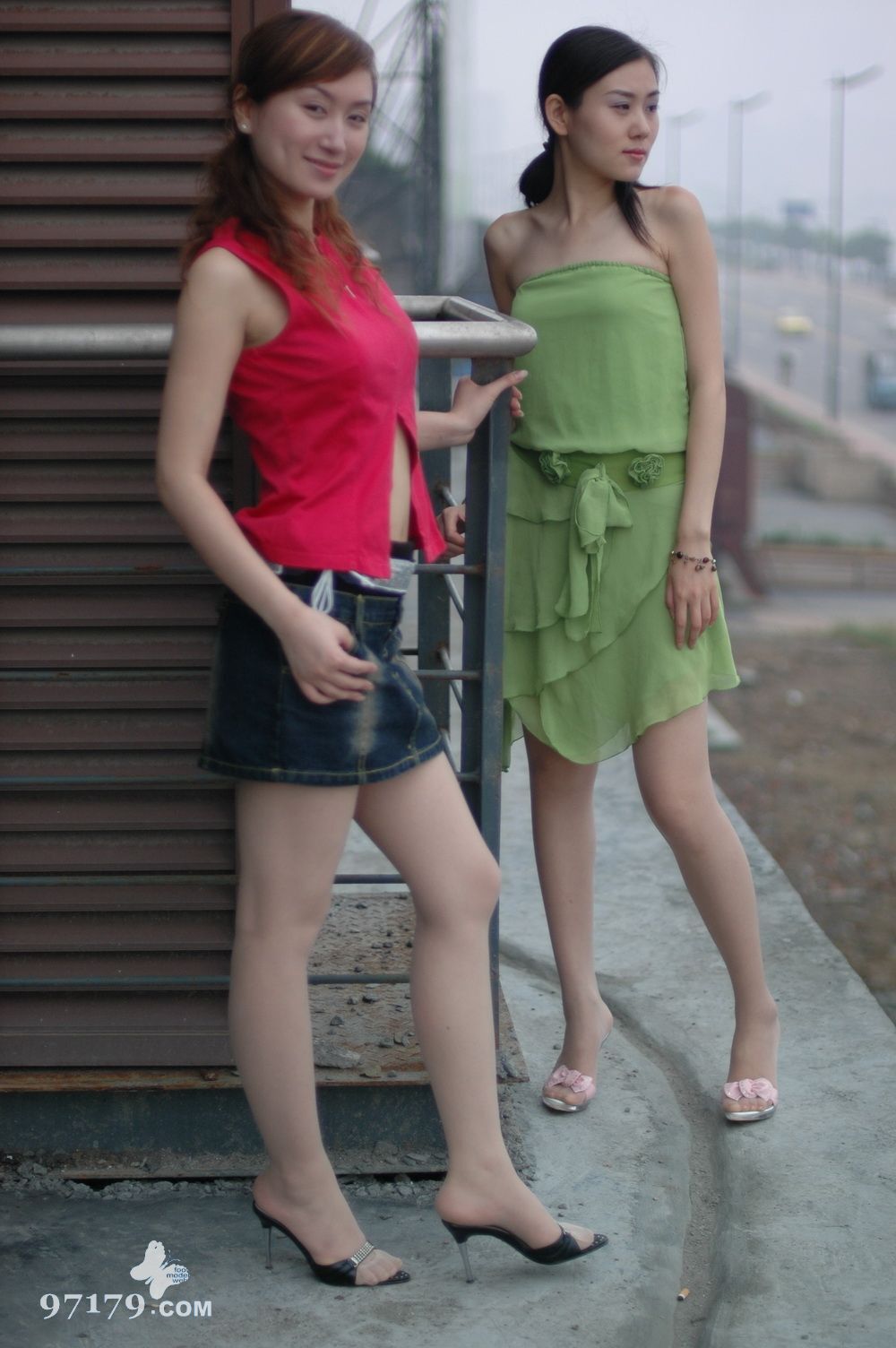 Weiwei of zhonggaoyi and Michelle 2 sexy models of Chinese silk stockings